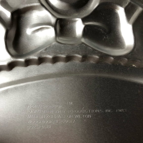 Vintage Wilton Disney Donald Duck with Birthday Cake Pan (502-3681, 1983) - Picture 3 of 7